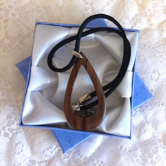 COPY - NEW Bauxo Black Leather Necklace with Brown Handmade Oval Wooden Pendant - Picture 5 of 6